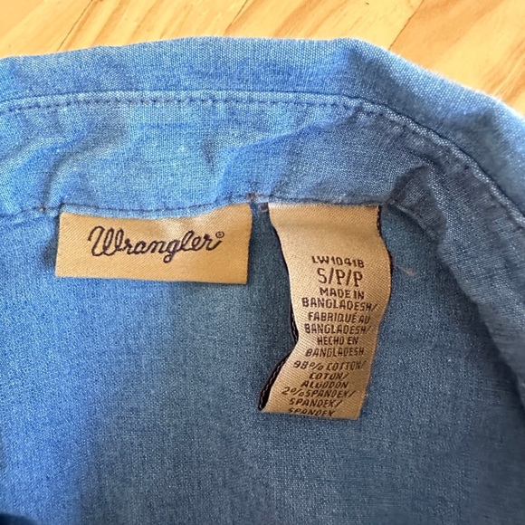Wrangler button down shirt size S - Picture 5 of 5